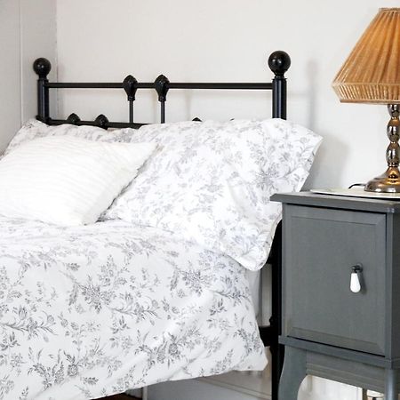 แมรี่วิลล์ เฮาส์ ทีรูมส์ แอนด์ บูทิก บีแอนด์บี Bed & Breakfast เบลฟาสต์ ภายนอก รูปภาพ