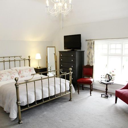 แมรี่วิลล์ เฮาส์ ทีรูมส์ แอนด์ บูทิก บีแอนด์บี Bed & Breakfast เบลฟาสต์ ภายนอก รูปภาพ