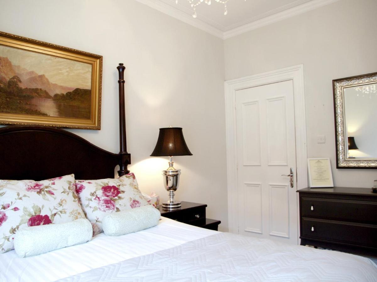 แมรี่วิลล์ เฮาส์ ทีรูมส์ แอนด์ บูทิก บีแอนด์บี Bed & Breakfast เบลฟาสต์ ภายนอก รูปภาพ