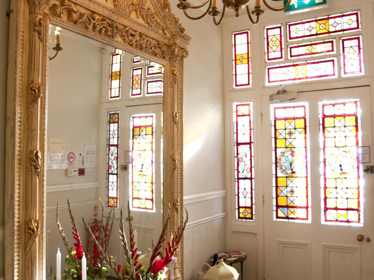 แมรี่วิลล์ เฮาส์ ทีรูมส์ แอนด์ บูทิก บีแอนด์บี Bed & Breakfast เบลฟาสต์ ภายนอก รูปภาพ